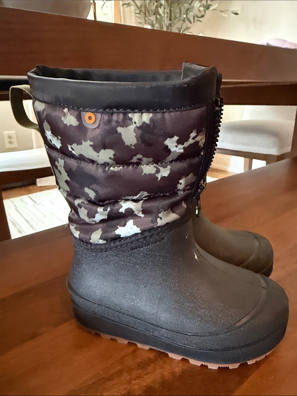 BOGS Kids Snow Shell Zip Winter Boots Black Camo Size 10